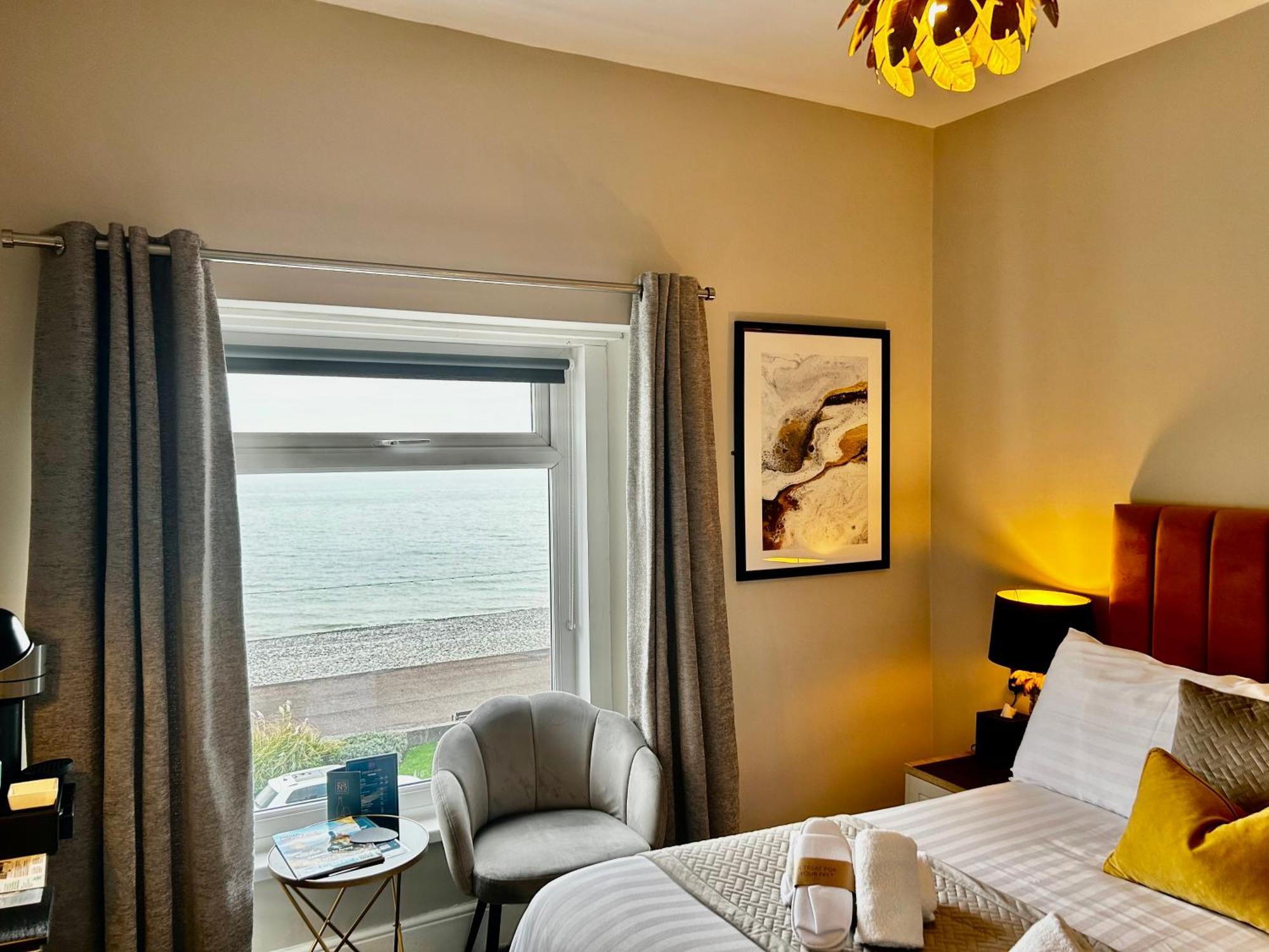 Hotel No5, Beachfront With Free Private Car Park Лландидно Экстерьер фото